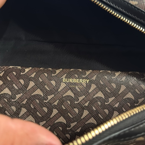 Burberry E-Canvas Monogram Stripe Medium Sonny Bum Bag Bridle Brown
Like New - Picture 3 of 3